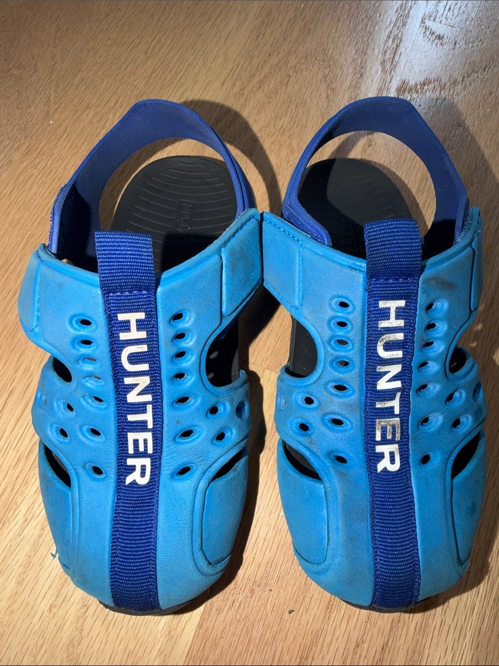 Hunter Kids Bright Blue Water Shoes with Navy Strap